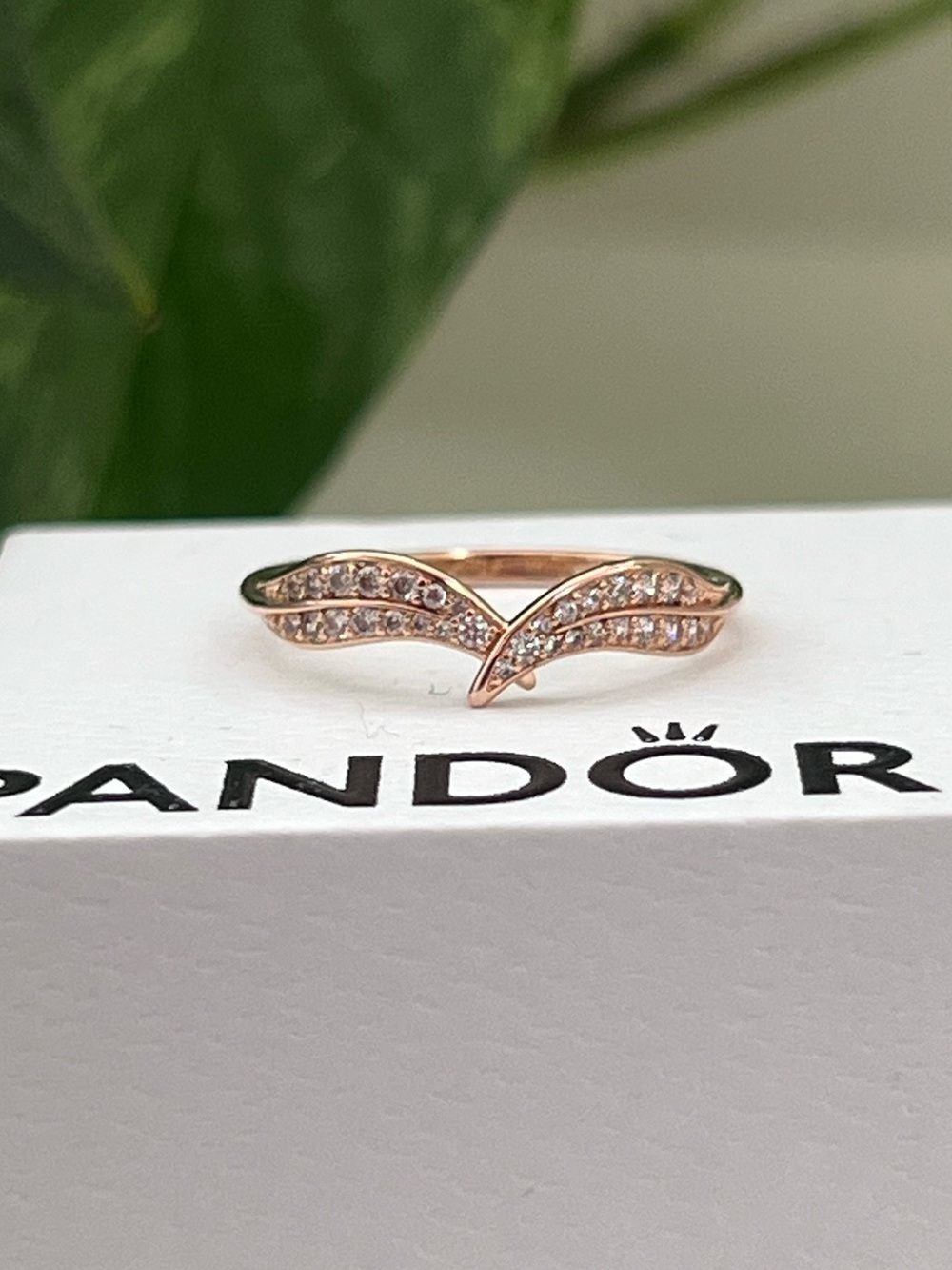 NWOT Authentic Pandora Sparkling Leaves Ring in Rose Gold, Size 58